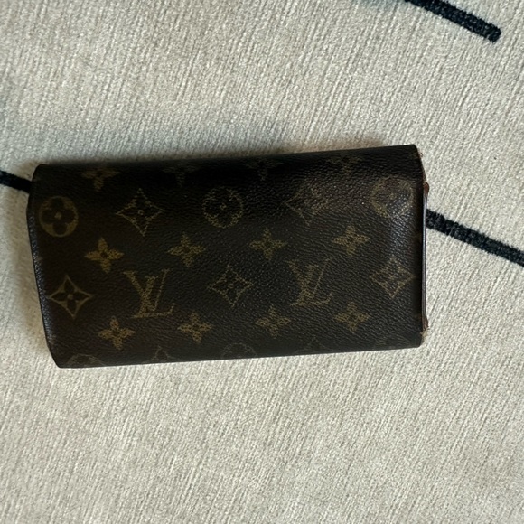 LOUIS VUITTON Monogram Sarah Snap Wallet - Picture 6 of 7